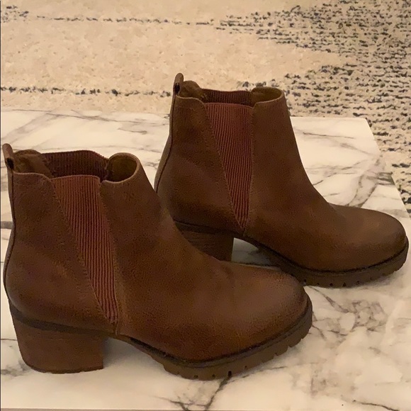 MIA Brown Chelsea Boots - size 10. - Picture 2 of 3